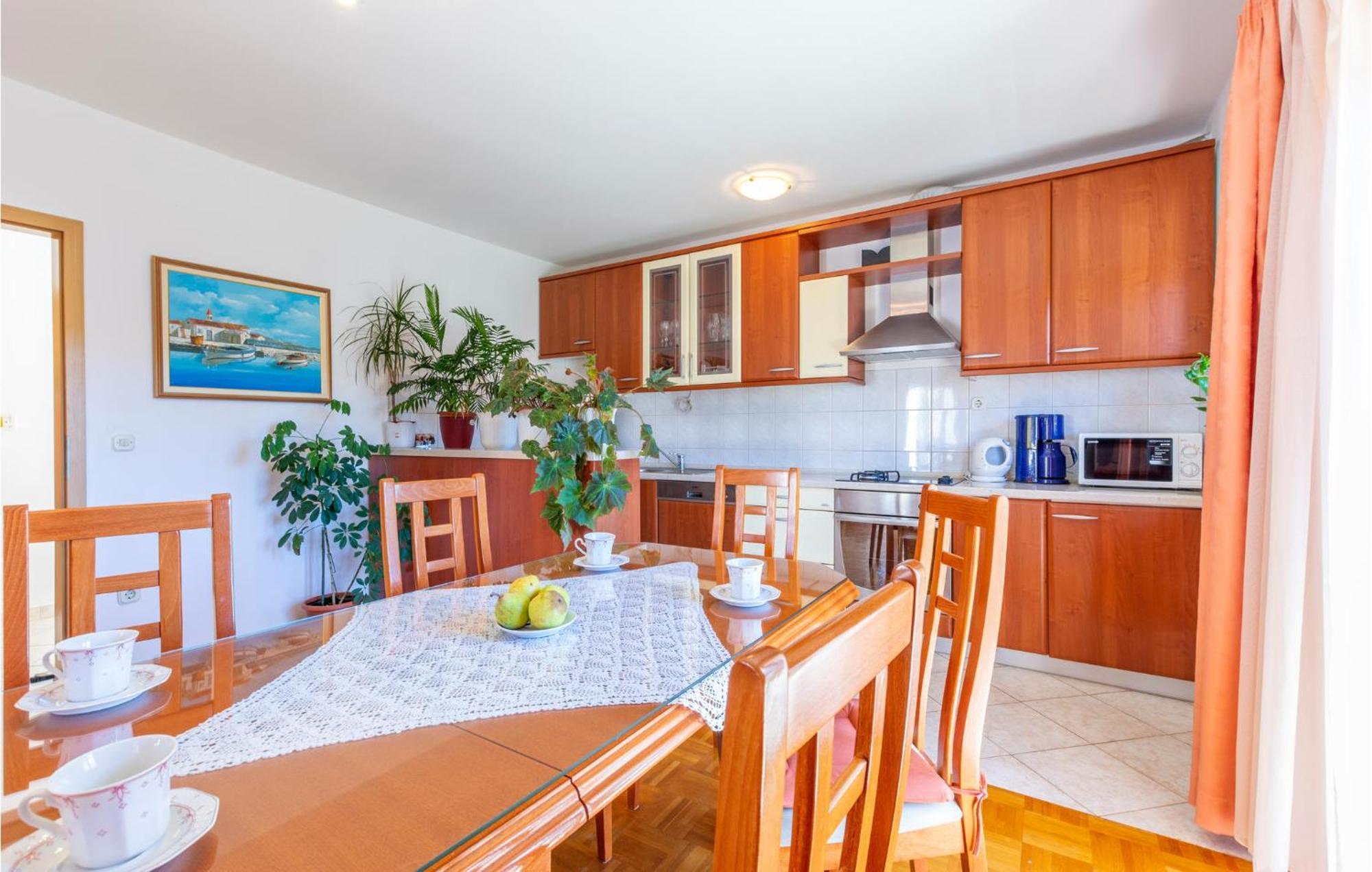 Lovely Apartment In Trogir With Kitchen ภายนอก รูปภาพ