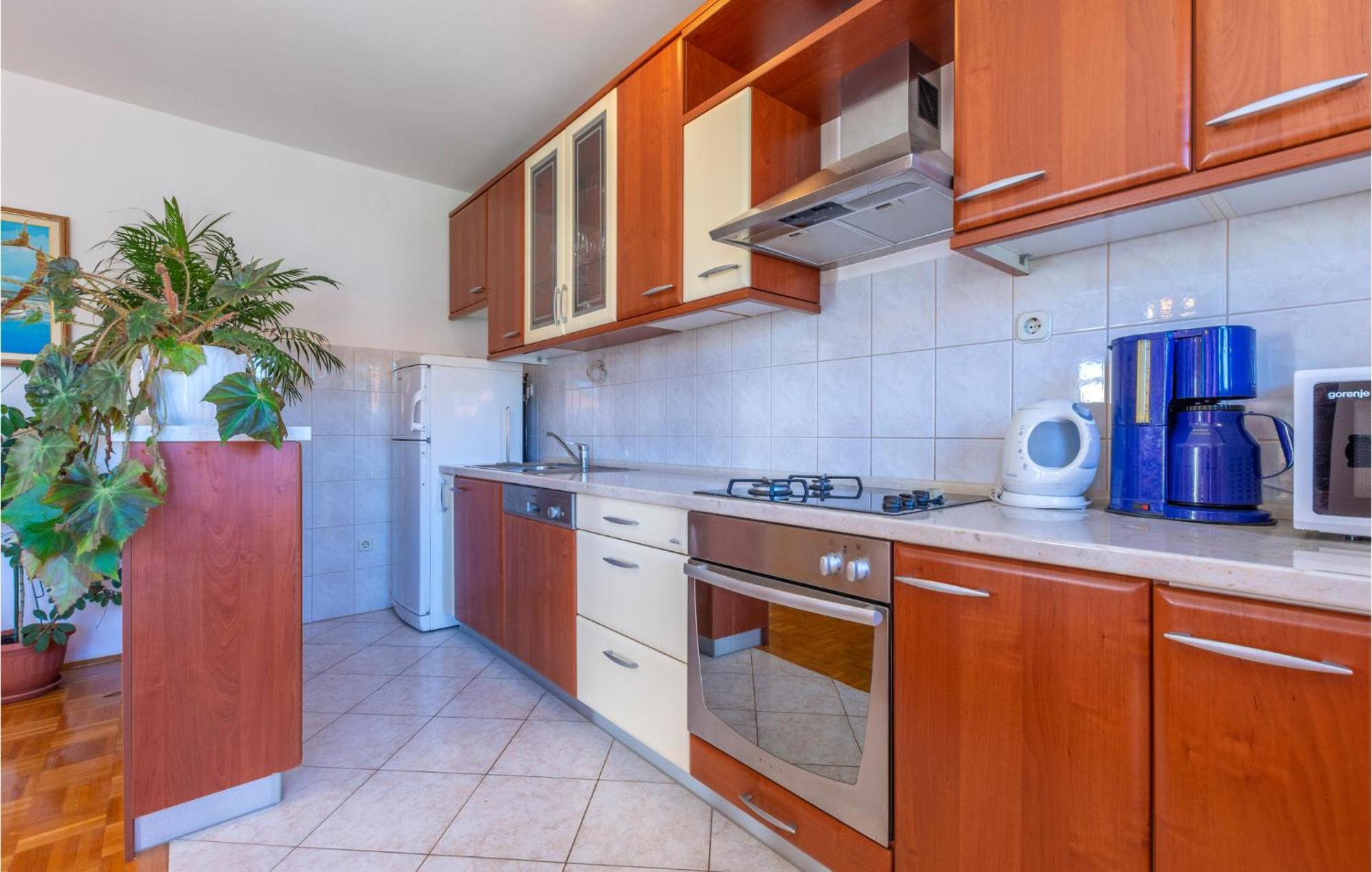 Lovely Apartment In Trogir With Kitchen ภายนอก รูปภาพ